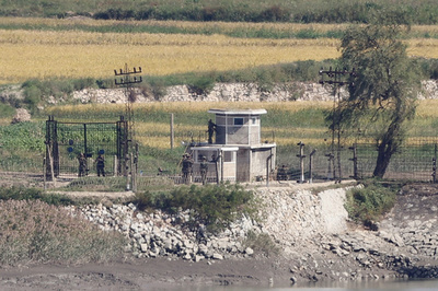 北朝鮮、遺体捜す韓国海軍に「領海侵犯」警告 独自の捜索も