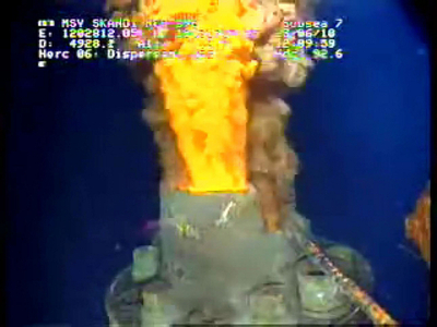 BPの原油流出防止システム故障、一時流出拡大