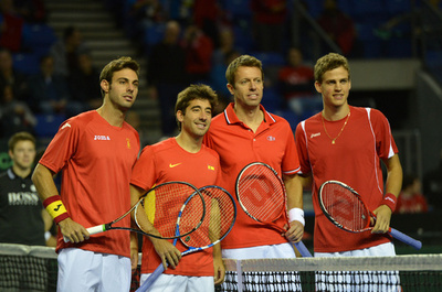 スペインがダブルス制して望みつなぐ、デビス杯