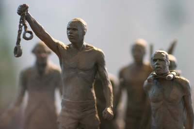 英国で1万3000人が奴隷状態、政府が推定