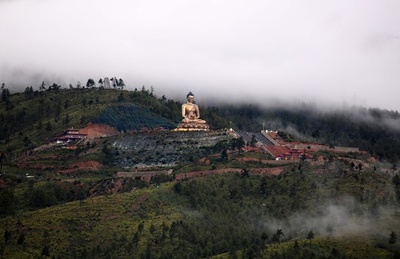 CO2排出マイナス国のブータン、環境にやさしい未来のコストとは