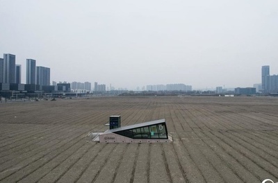 中国杭州市の「孤独な地下鉄の出入り口」が人気撮影スポットに
