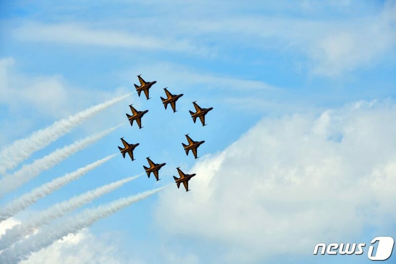 韓国空軍の特殊飛行チームブラックイーグルス(c)news1