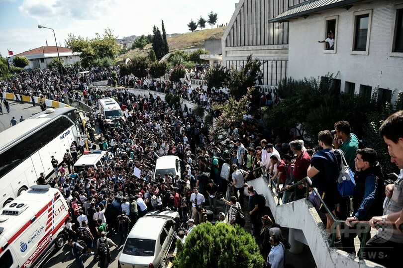 トルコで移民船沈没、22人死亡 警察が陸路越境を阻止