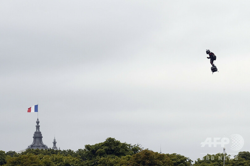 今日の1枚 パリの空に未確認飛行物体 写真1枚 国際ニュース Afpbb News