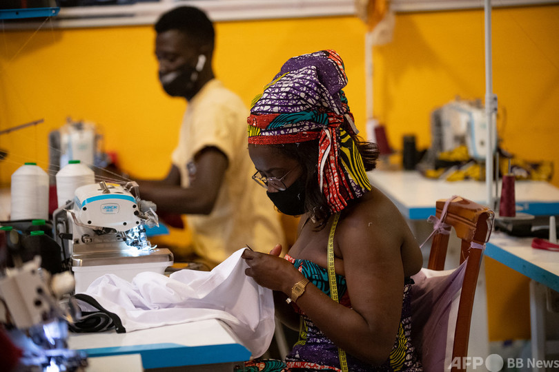 露天商組合からスニーカーブランド誕生、バルセロナのアフリカ移民