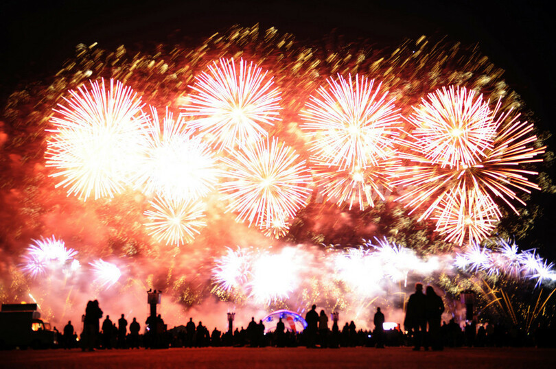 ベルリン上空を彩る豪華花火 写真1枚 国際ニュース Afpbb News