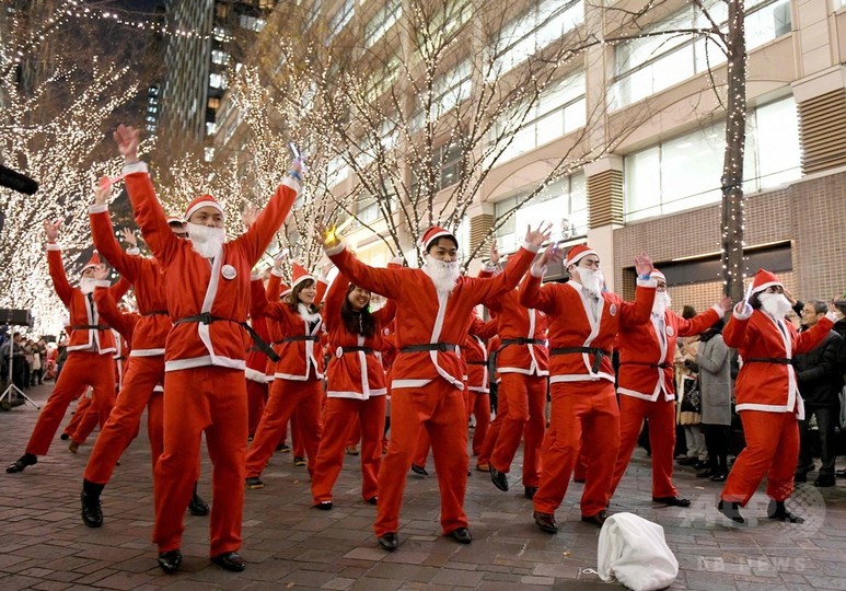 サンタ0人大集結 丸の内でクリスマスパレード 東京 写真16枚 国際ニュース Afpbb News