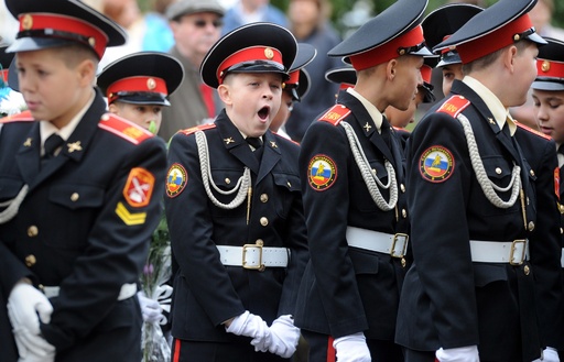 ちょっと退屈？ロシア陸軍幼年学校、新学年スタートで始業式 写真7枚