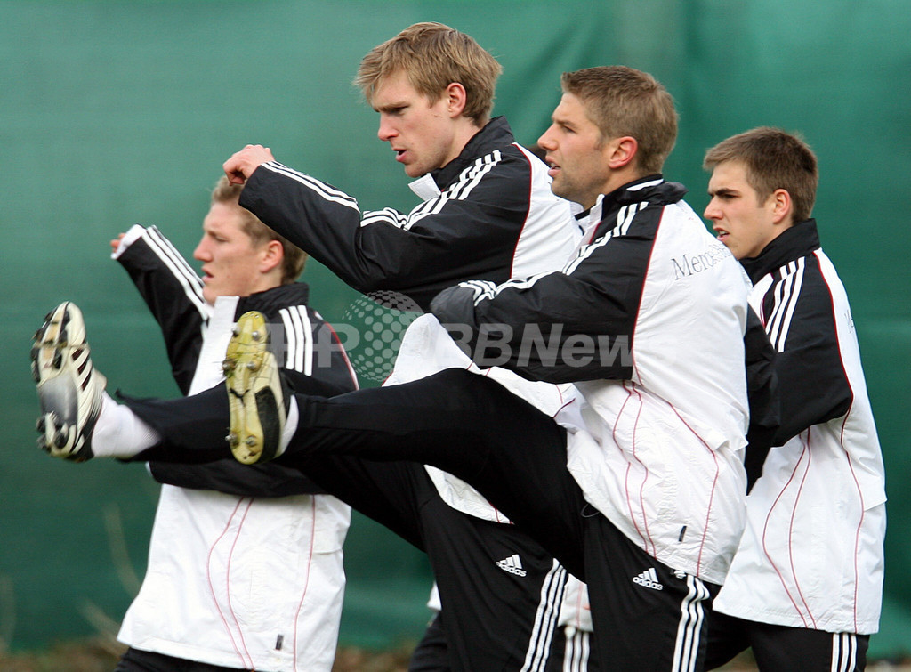 <サッカー 欧州選手権2008・予選>ドイツ代表 アウェーでのチェコ戦に向け調整 ドイツ 写真11枚 国際ニュース:AFPBB News