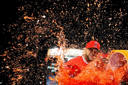 プホルスが通算500号本塁打、史上26人目の快挙 写真8枚 国際ニュース