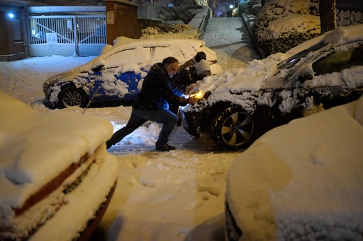 スペイン首都 50年ぶりの大雪 全土で交通混乱 写真12枚 国際ニュース Afpbb News