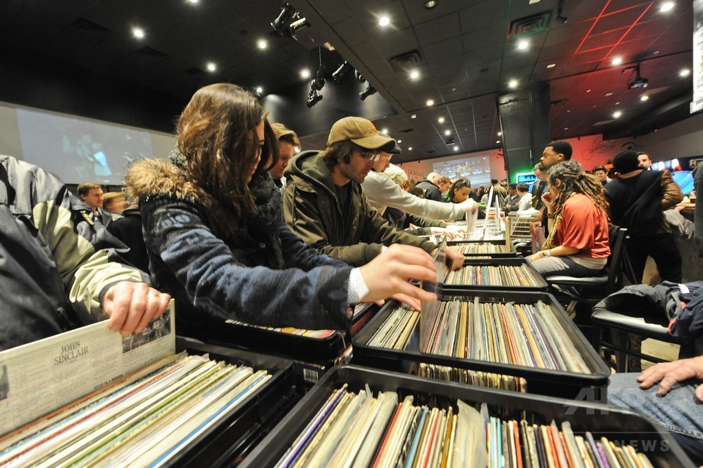 14年米音楽市場、販売枚数減少 アナログとストリーミングは好調 14年米音楽市場、販売枚数減少 アナログとストリーミングは好調