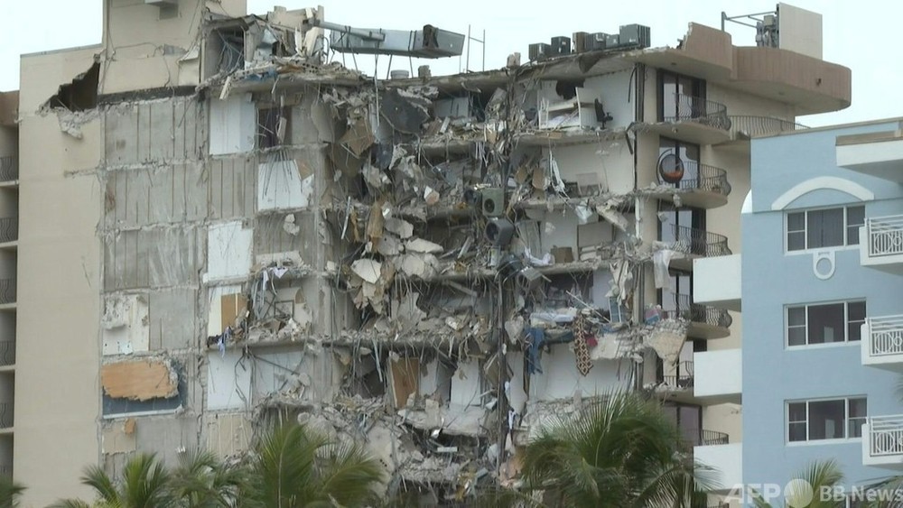 動画：フロリダ集合住宅崩落、99人の安否不明
