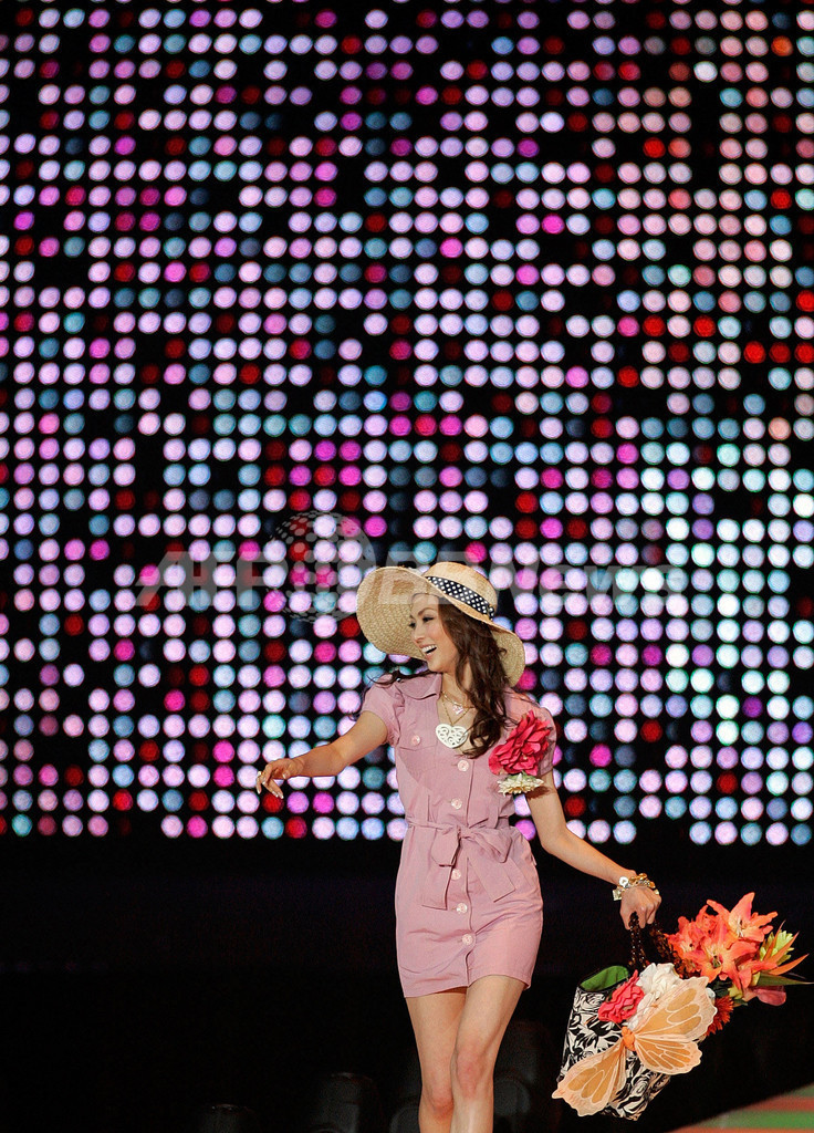 東京ガールズコレクション2007開催、人気モデル蛯原友里が登場 - 神奈川