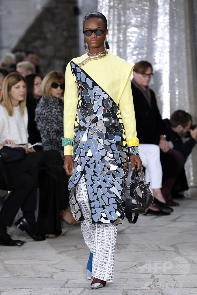 「ロエベ」16年春夏コレクション