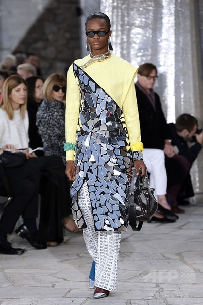 「ロエベ」16年春夏コレクション