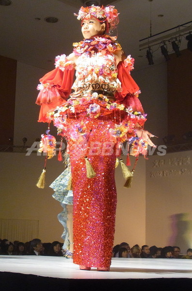 学生らによる迫力の作品一堂に、文化学園文化祭に2万人超える来場者