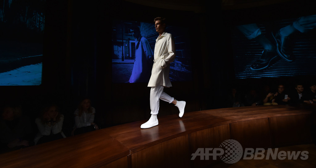 大人のリアルシューズを提案、「ジミー チュウ」15年春夏メンズ