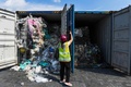 マレーシア・クアラルンプール西部のポートクランで、輸出国への返送を前に撮影されたプラスチックごみが詰められたコンテナ（2019年5月28日撮影）。(c)Mohd RASFAN / AFP