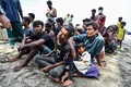 インドネシア・アチェ州で、浜辺で休む到着したばかりのロヒンギャ難民（2023年12月10日撮影、資料写真）。(c)CHAIDEER MAHYUDDIN / AFP