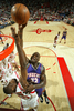 16得点11リバウンドのダブルダブルを記録したサンズのシャキール・オニール（%%Shaquille O’Neal%%、中央）。(c)AFP/Getty Images/NBAE/Bill Baptist