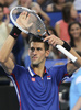 テニス男女混合国別対抗戦、第25回ホップマンカップ（Hopman Cup XXV）は5日、オーストラリアのパース（Perth）で決勝が行われ、大会第1シードのセルビアは1勝2敗で第4シードのスペインに敗れた。

男子シングルスの試合に勝利し、歓声に応えるセルビアのノバク・ジョコビッチ（Novak Djokovic、2013年1月5日撮影）。(c)AFP/Tony ASHBY