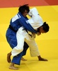 第32回世界柔道選手権（World Judo Championships 2014）、女子70キロ級決勝でユリ・アルベアル（Yuri Alvear）と対戦するヌンイラ華蓮（Karen Nun Ira、2014年8月29日撮影）。(c)AFP/VASILY MAXIMOV