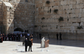 エルサレム（Jerusalem）旧市街地、「嘆きの壁（Wailing Wall）」で、演説するローマ法王ベネディクト16世（Pope Benedict XVI、2009年5月12日撮影）。(c)AFP/MENAHEM KAHANA