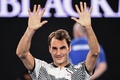 全豪オープンテニス、男子シングルス4回戦。勝利を喜ぶロジャー・フェデラー（2017年1月22日撮影）。(c)AFP/SAEED KHAN