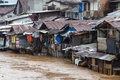 豪雨により浸水した住宅。インドネシアの首都ジャカルタで（2020年2月25日撮影）。(c)BAY ISMOYO / AFP