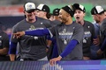 24MLB、ワールドシリーズ（7回戦制）、ニューヨーク・ヤンキース対ロサンゼルス・ドジャース。優勝を喜ぶロサンゼルス・ドジャースのムーキー・ベッツ（右、2024年10月30日撮影）。(c)Elsa/Getty Images/AFP