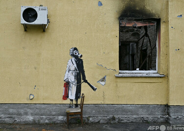 banksy ウクライナ支援 On November 14, 2022, Banksy created seven murals in
