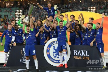 アザールがEL優勝の置き土産、殊勲2発でチェルシーがアーセナル撃破