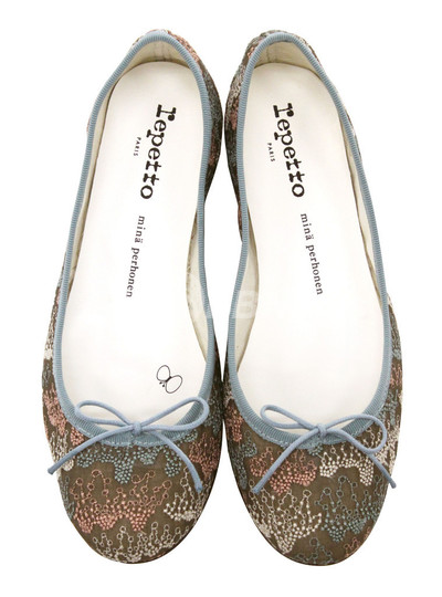 レペットがミナ ペルホネンとコラボ、キュートなバレリーナシューズが