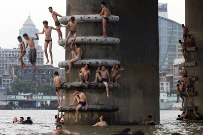 長江にドボン！暑い夏はこうしのぐ？