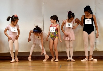 NYのバレエ名門校で入学審査、子どもたちが挑戦