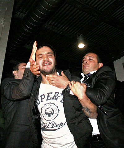 IMF専務理事、講演中に靴投げられる トルコ