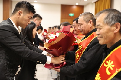 中国が検討する定年延長、経済全体にとって大きなプラス材料に