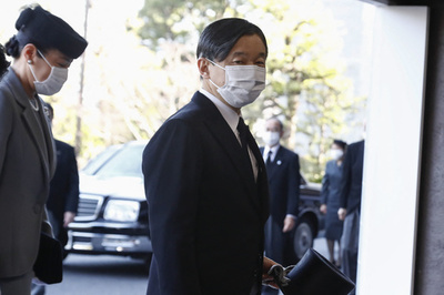 菅首相、天皇陛下の五輪懸念は「宮内庁長官の見解」