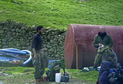 ロンドン自爆テロ未遂事件容疑者らのキャンプ旅行を隠し撮り - 英国