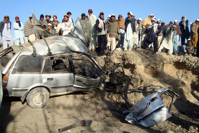 アフガニスタン、複数の爆弾攻撃で18人死亡 カルザイ政権深刻な幕開け