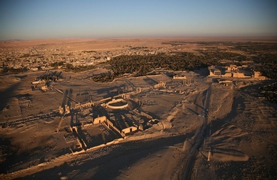 シリア軍、パルミラで大規模な空爆作戦 世界遺産周辺など15回