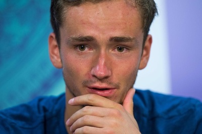 ワウリンカ撃破の若手が暴走、審判台に小銭投げる ウィンブルドン