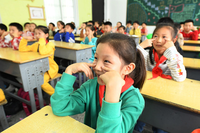 河南・禹州の小学校でいじめ発覚、女子児童の目の中に数十枚の紙きれ挿入