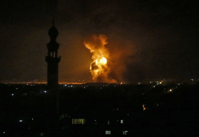 「プロミネンスか空爆か、遠いか近いか」