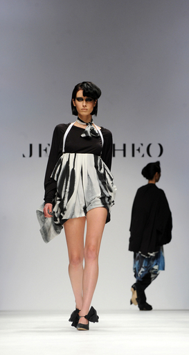 ＜10/11年秋冬ロンドンコレクション＞Jena Theo、新作を発表