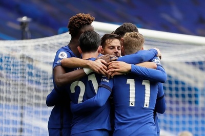 チェルシーが4発快勝、エバートンはハメス活躍で暫定首位