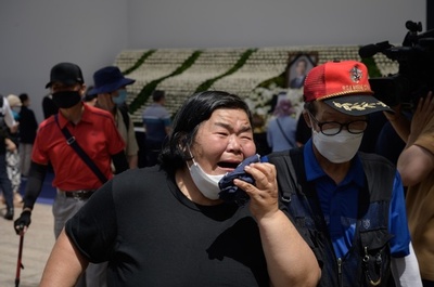 自殺したソウル市長、市民らが追悼 泣き崩れる人も