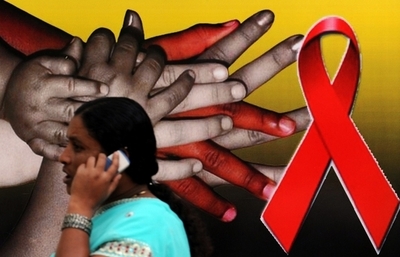 2010年のエイズ関連死者数が大幅減、治療者増で 国連